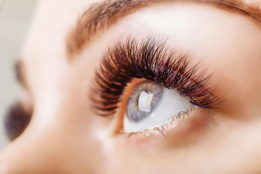 Verschönere deinen Look: Die Kunst der Wimpernverlängerung