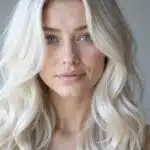 Entdecke platinblondes Haar