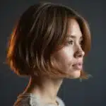 Vom Seitenscheitel zum Layered Bob: 16 Haartrends für 2025