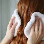 Haare richtig mit einem Handtuch trocknen