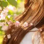 Haarpflege im Frühling: 5 Tipps für glänzende Haare