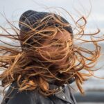 Mütze, Wind & Ostseeluft: Winterhaarpflege in Flensburg