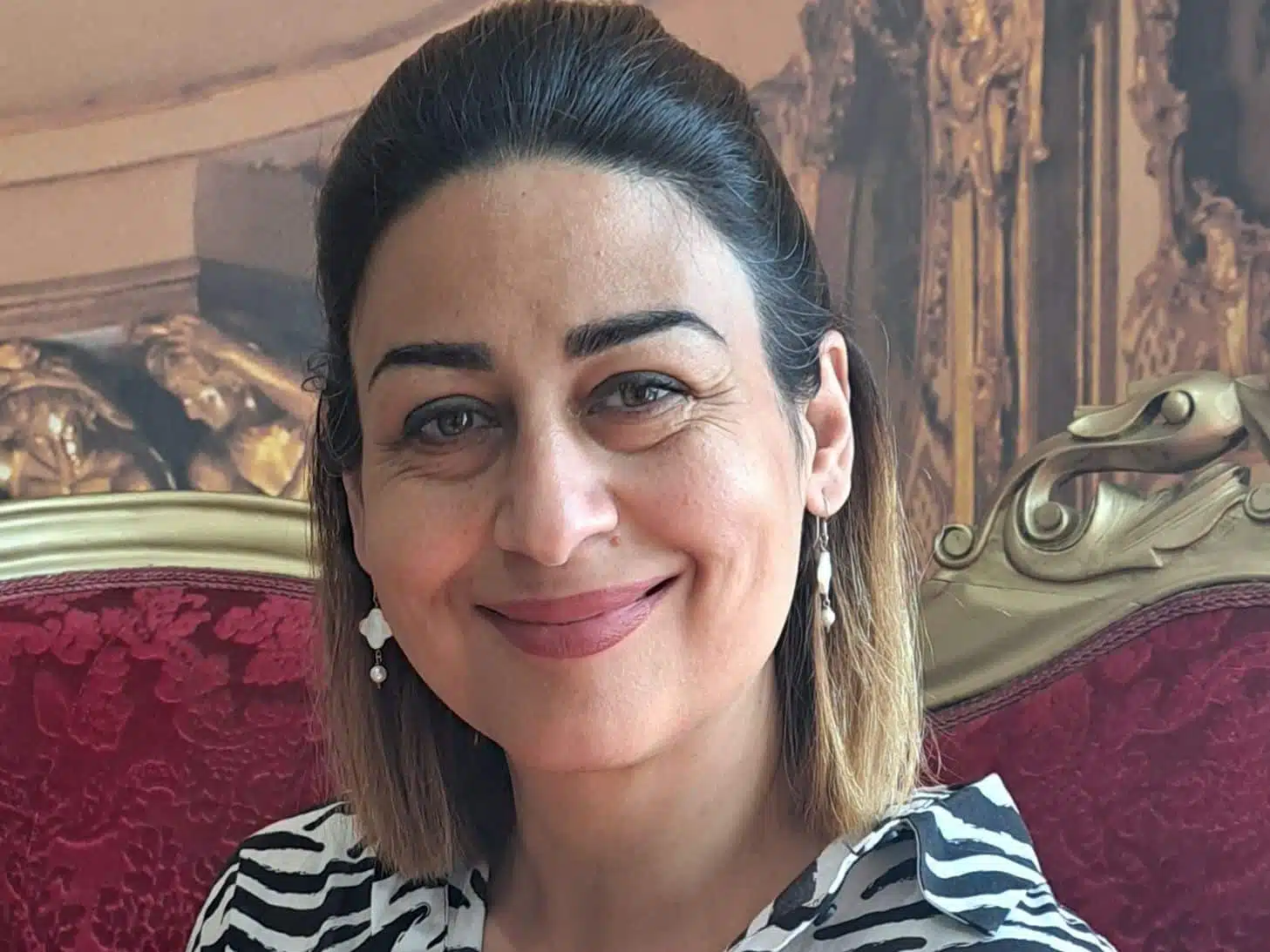 Sanaz Oroumchi – unsere herzliche Servicefee