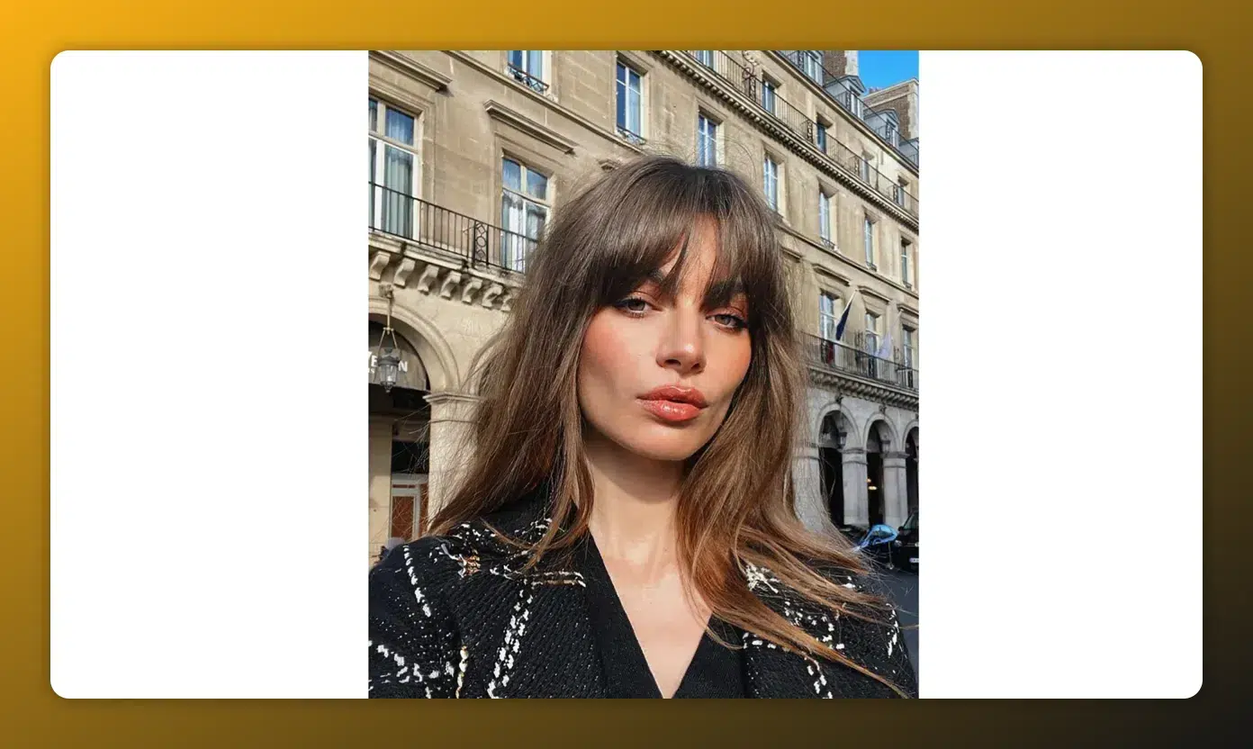 Hair Queens & Kings: Selfie mit weichen Layers und Birkin‑ähnlichem Pony bei natürlichem Licht Selfie mit weichen Layers und Birkin‑ähnlichem Pony bei natürlichem Licht