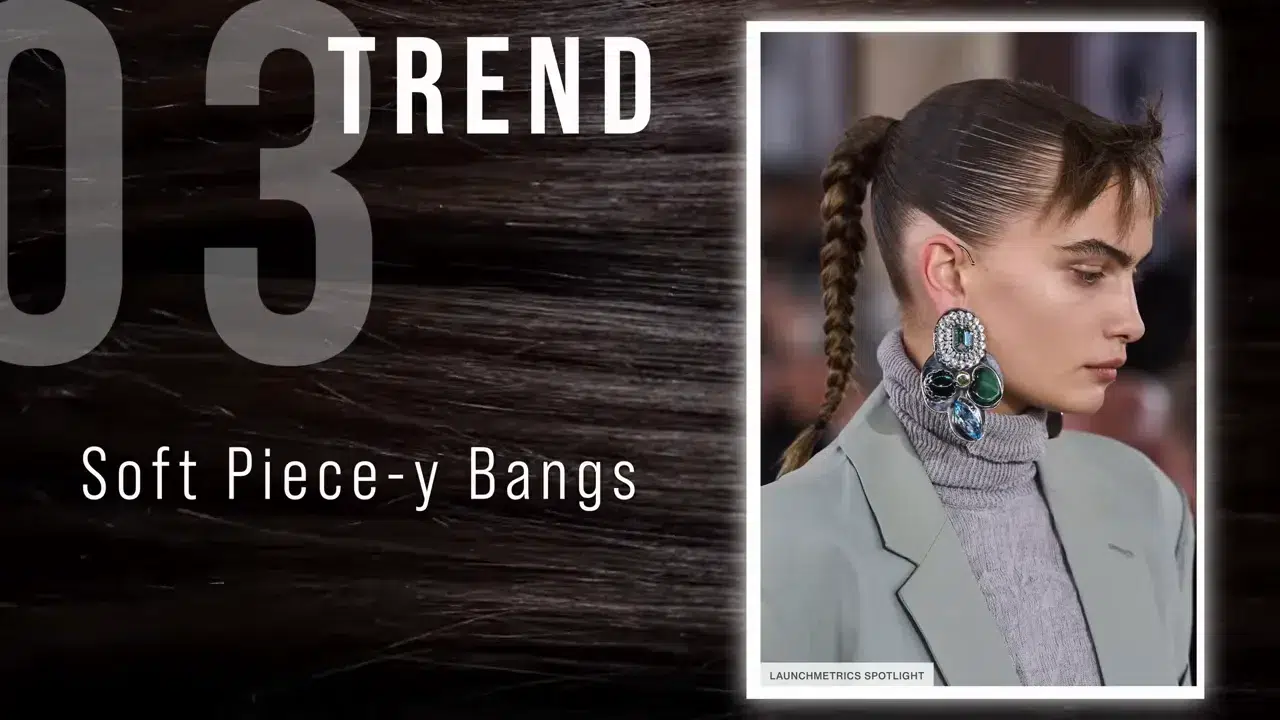 Hair Queens & Kings: Model mit Soft Piece-y Bangs und seitlichem Zopf, Headline Soft Piece-y Bangs Model mit Soft Piece-y Bangs und seitlichem Zopf, Headline Soft Piece-y Bangs